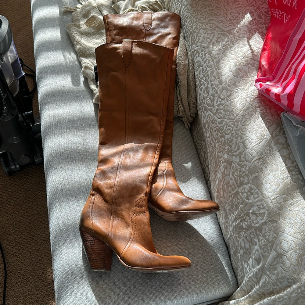 Absolutely gorgeous super tall corso como boots